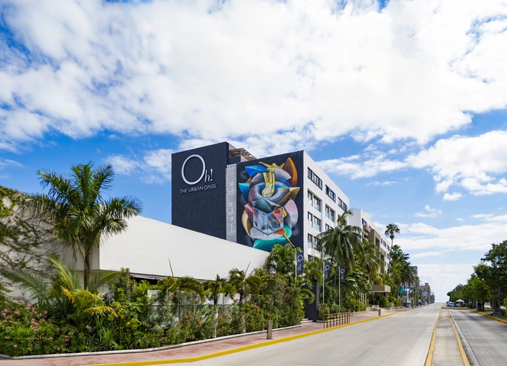 Facade of Oh! Cancun hotel with its urban mural facing the avenue